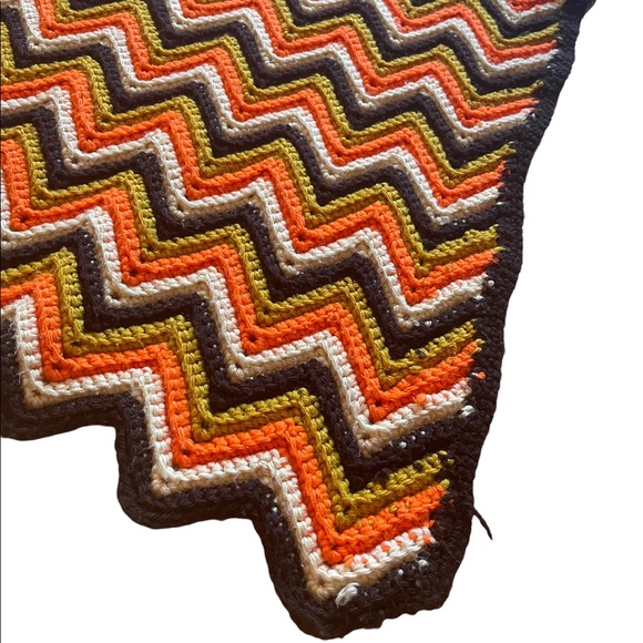 Zigzag vintage handmade throw blanket - Picture 5 of 9